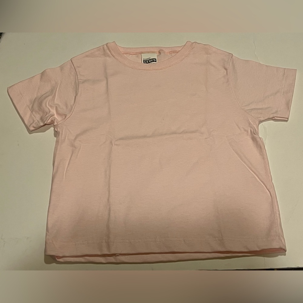 AUTHENTIC GIRL’S LEVI’S PINK T-SHIRT.